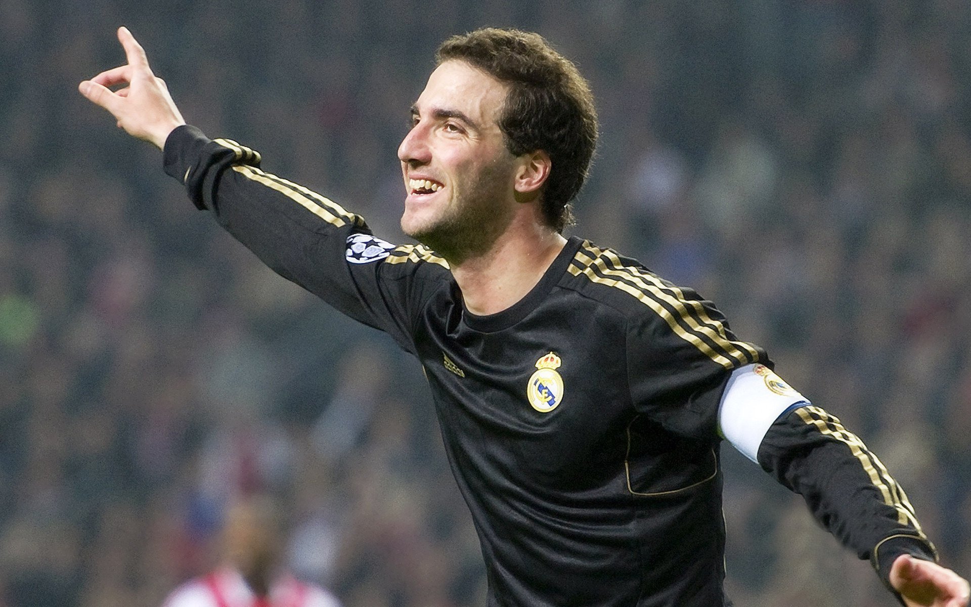 橙色风暴与北欧利刃,当荷兰收割摩洛哥,哈兰德在德甲战场完成终极接管